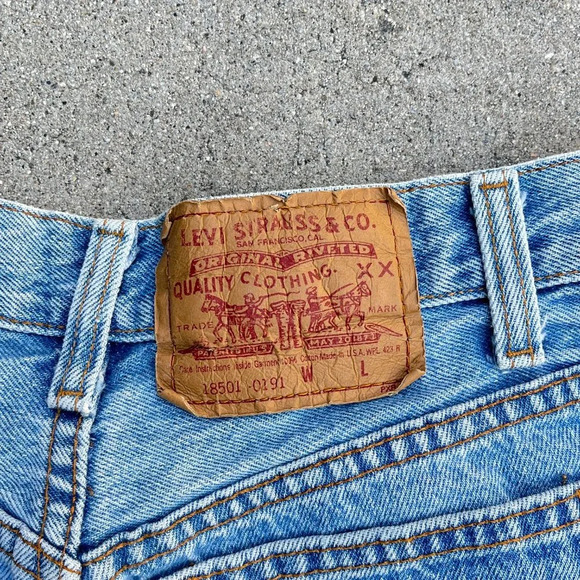 Vintage 90s Medium Wash Red Tab Levi's. Made in USA. 25"W - Picture 6 of 8